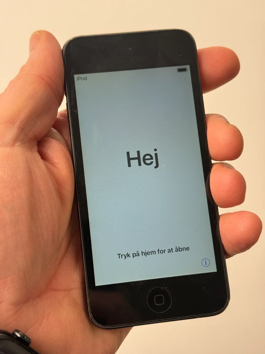 Apple iPod Touch 5th Gen - Black image indicator(4)