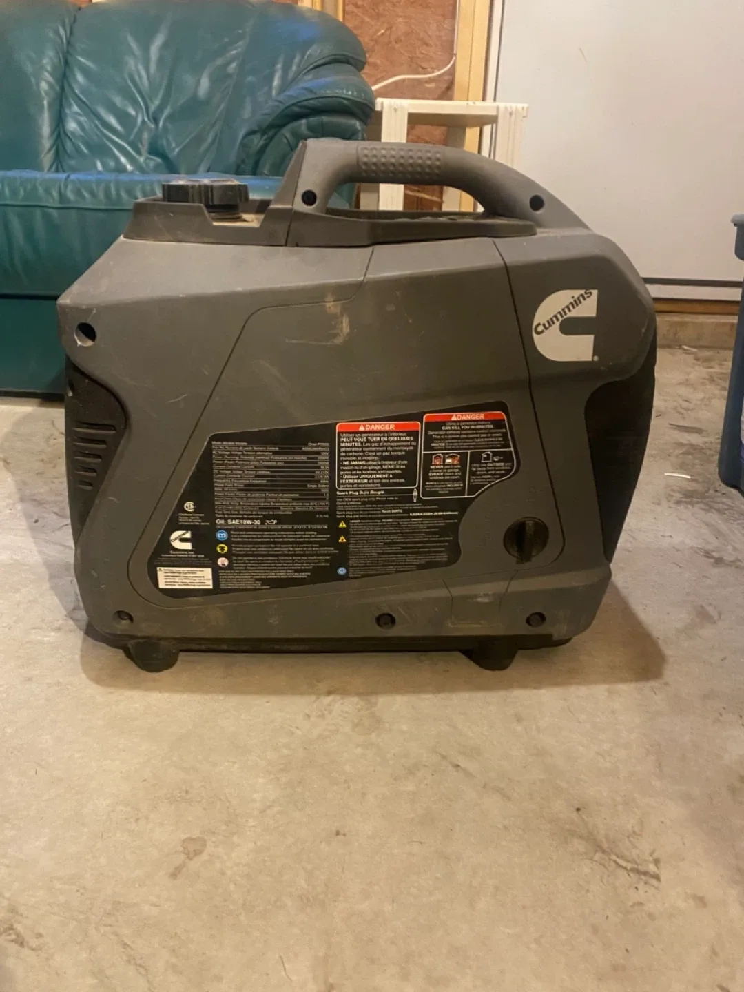 Cummins Onan P2500i Digital Inverter Generator image indicator(2)