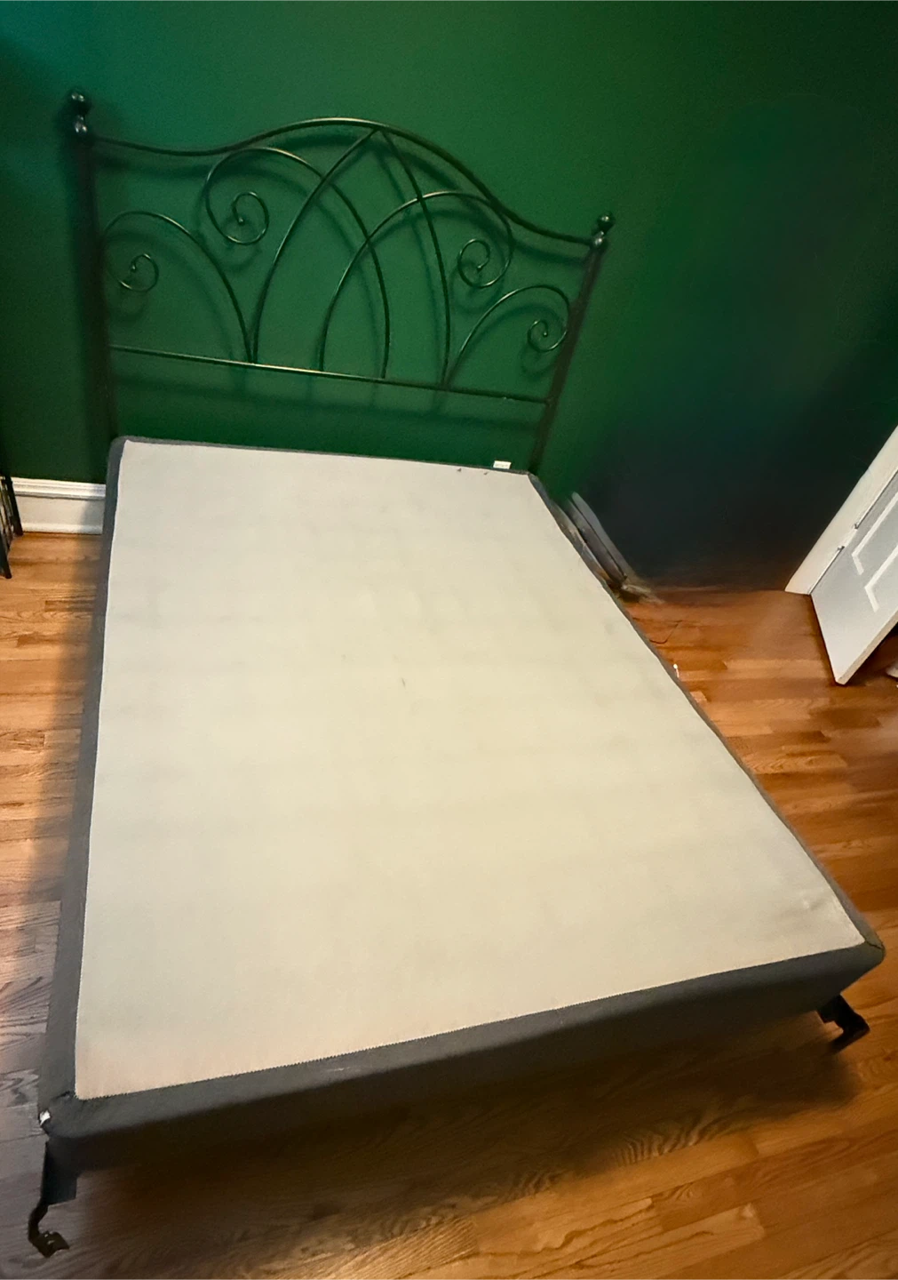 Queen Sized Bed Frame - photo 3