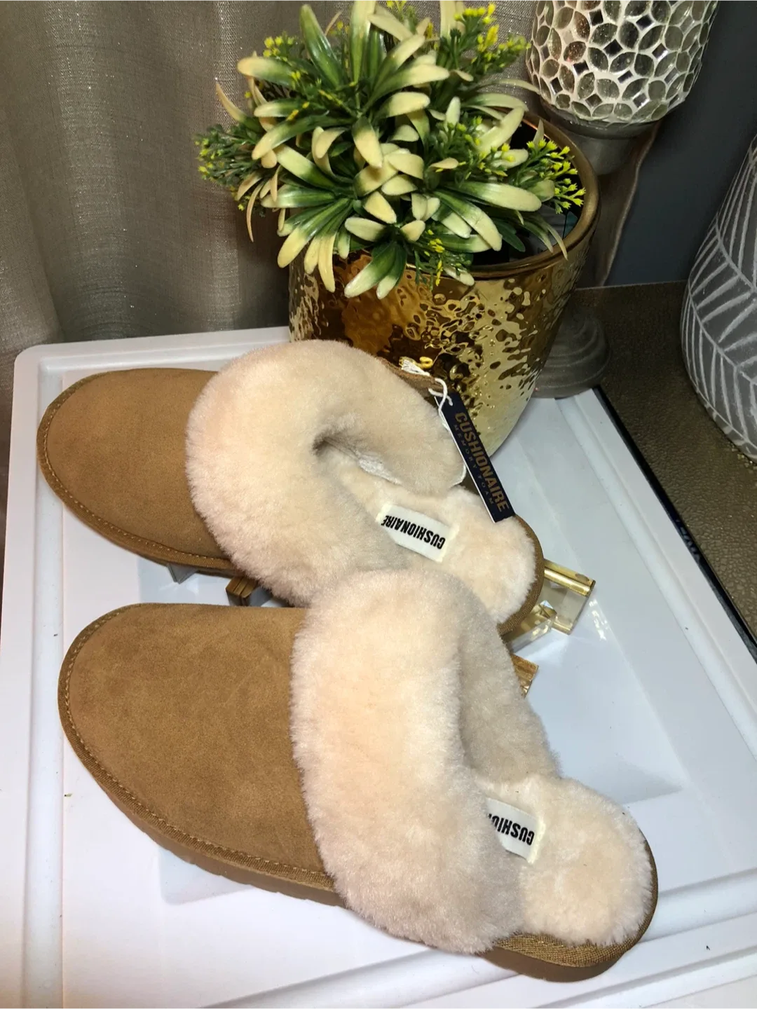 Cushionaire Memory Foam Slippers image indicator(3)