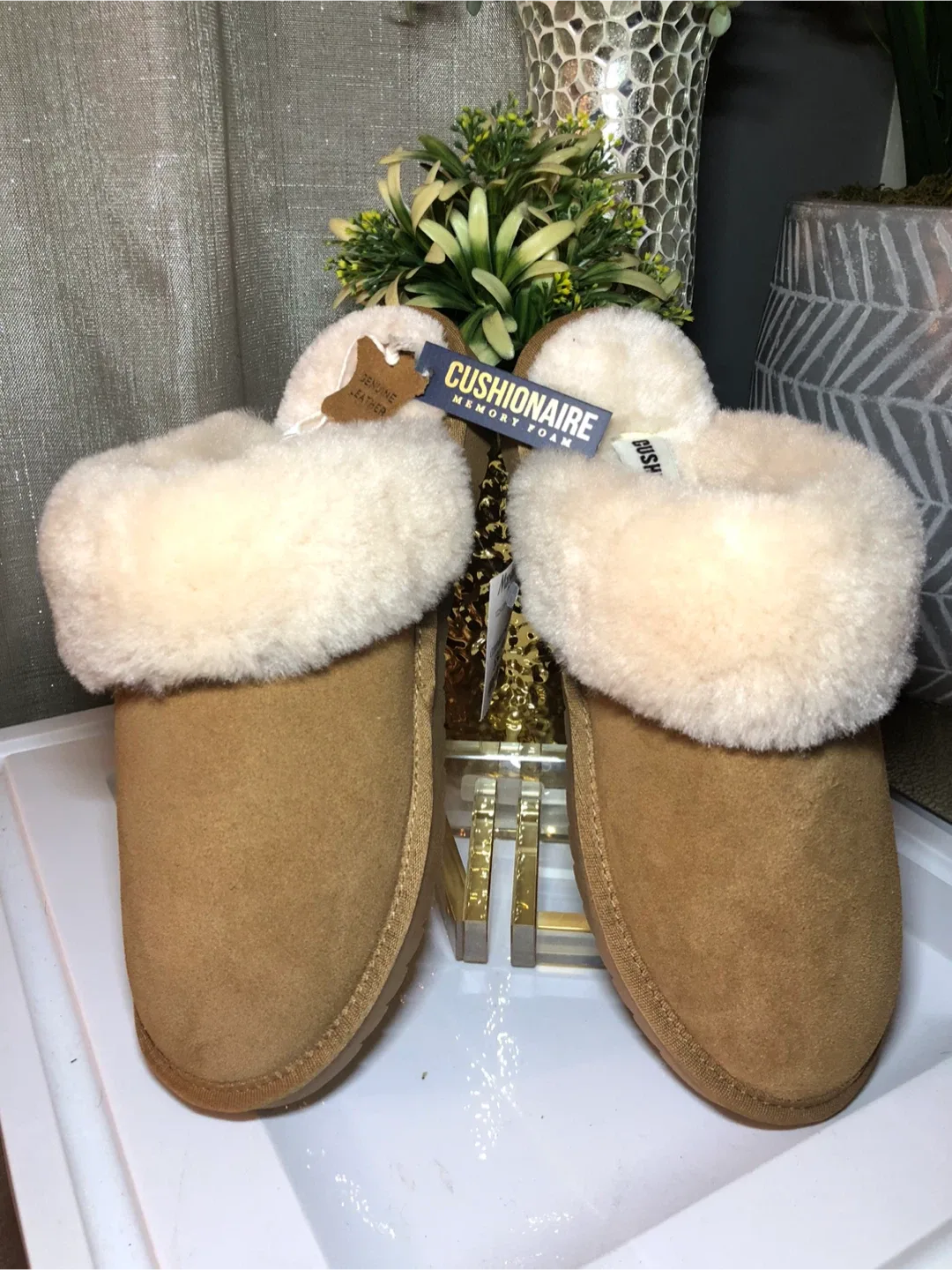 Cushionaire Memory Foam Slippers image indicator(4)