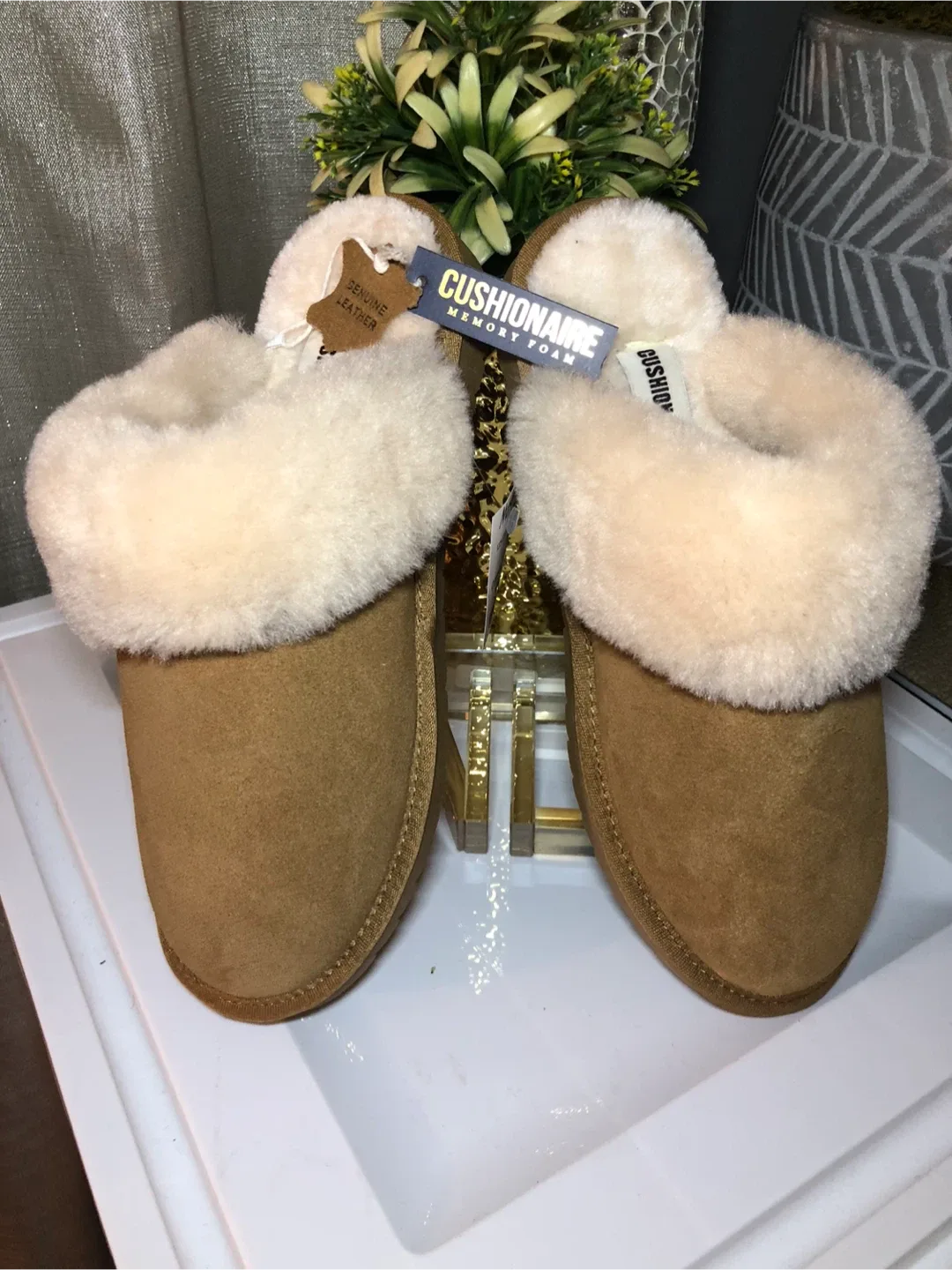 Cushionaire Memory Foam Slippers image indicator(2)