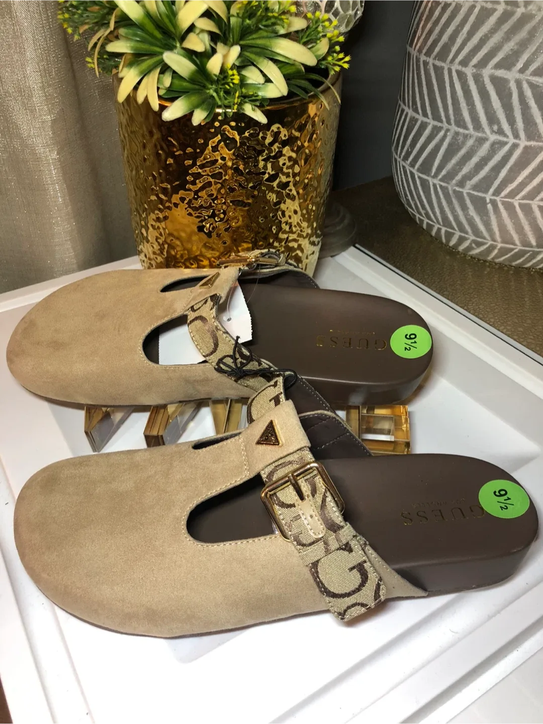 Guess Clogs - Size 9.5 image indicator(4)