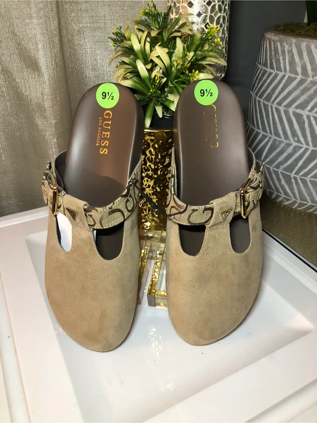 Guess Clogs - Size 9.5 image indicator(3)