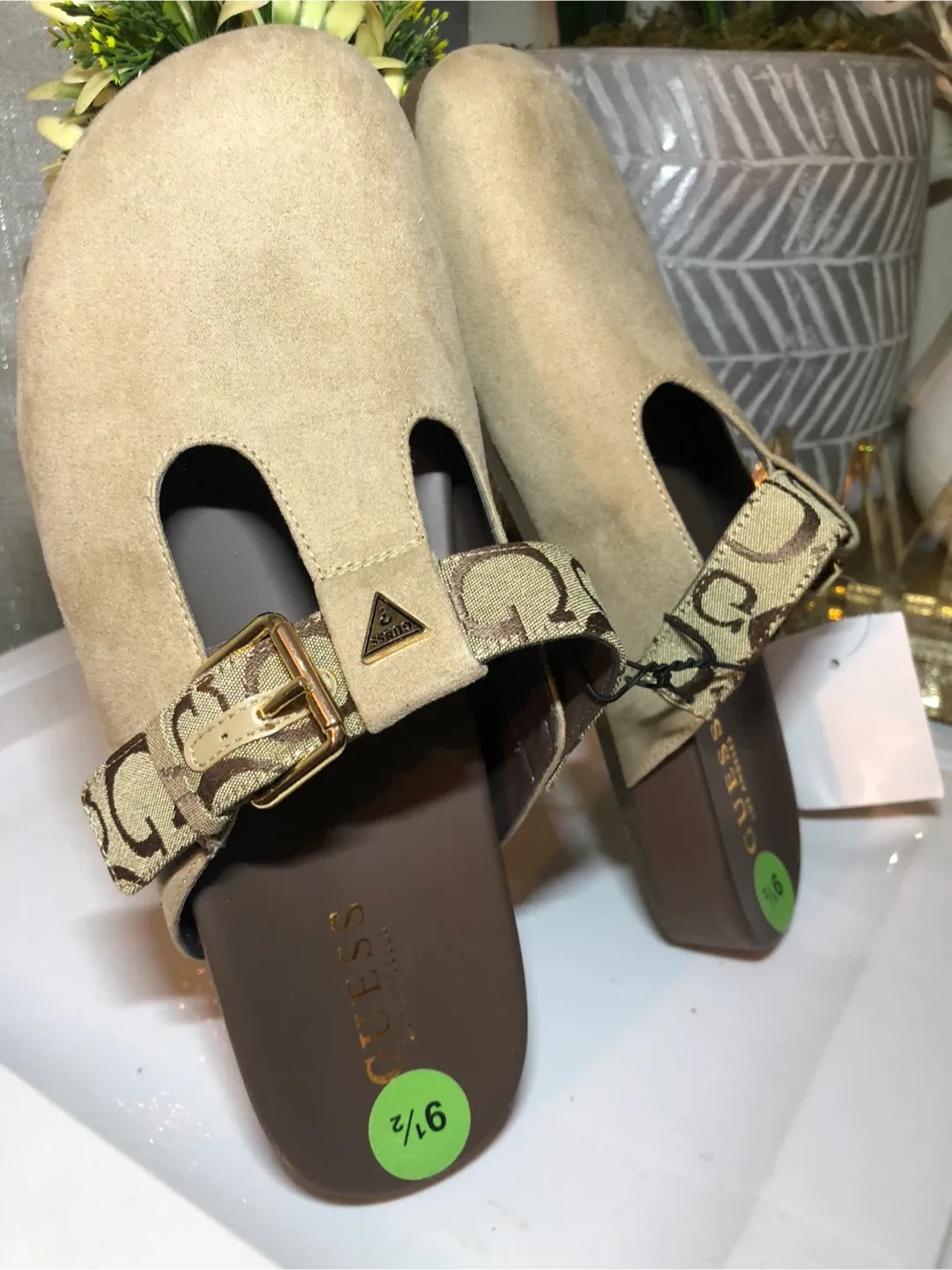 Guess Clogs - Size 9.5 image indicator(2)