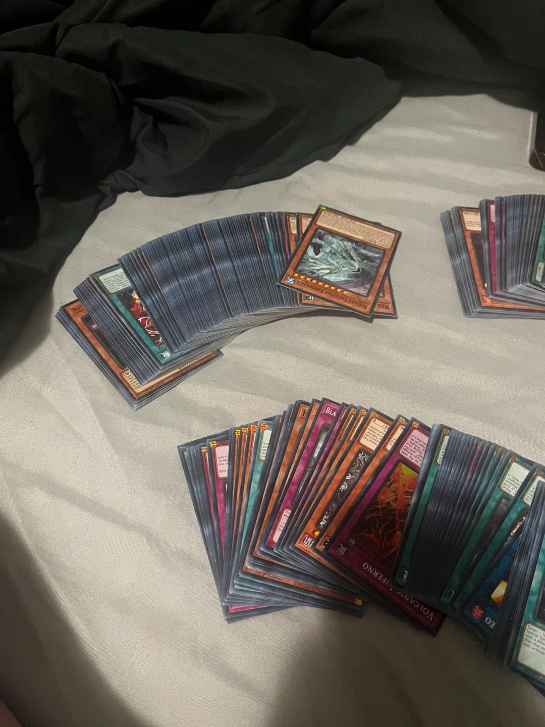 Lot of 262 Yu-Gi-Oh! Cards + 25th Anniversary Collector’s Tin image indicator(7)