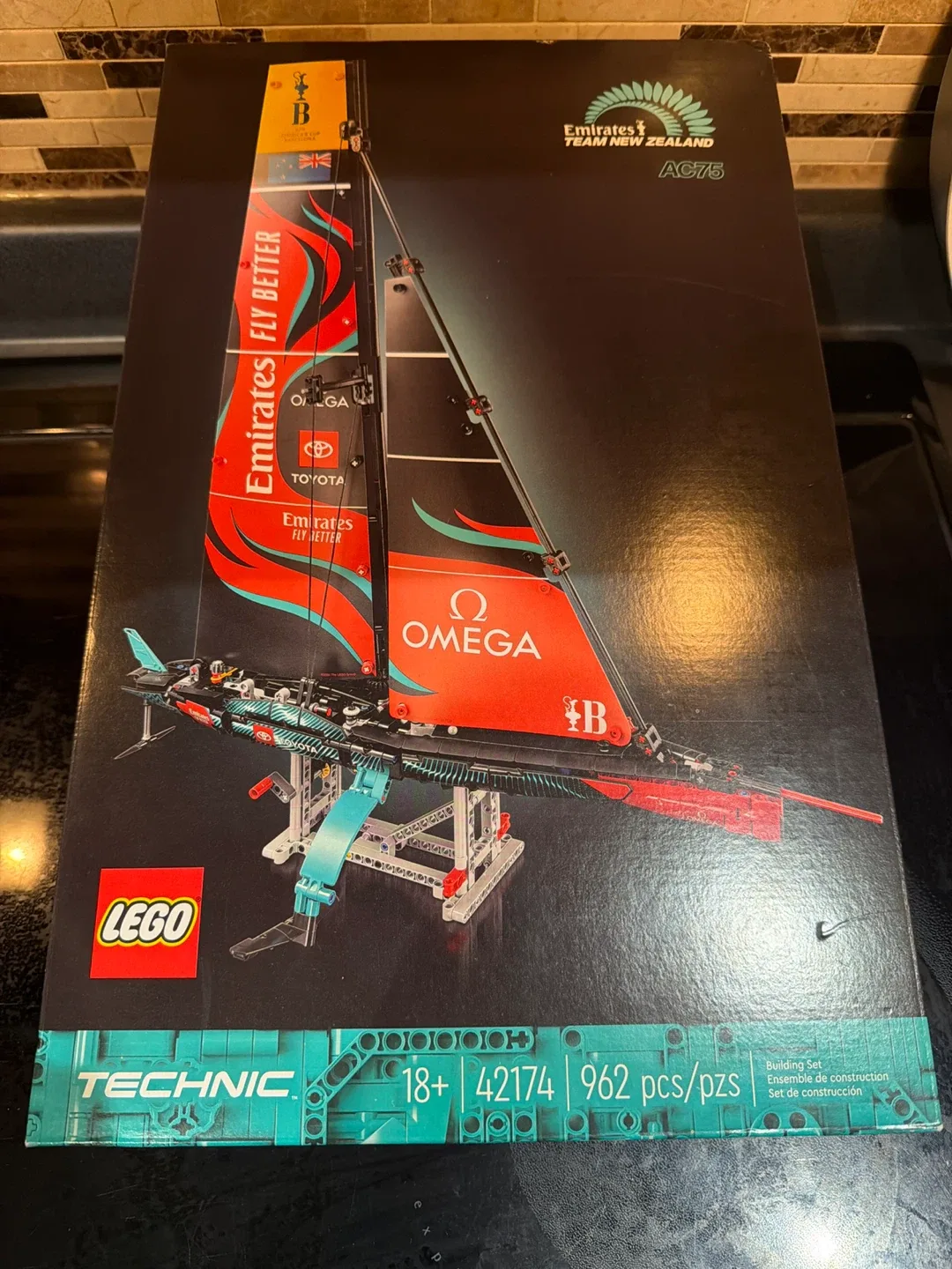 LEGO Technic Emirates Team New Zealand AC75 Yacht 42174 image indicator(6)