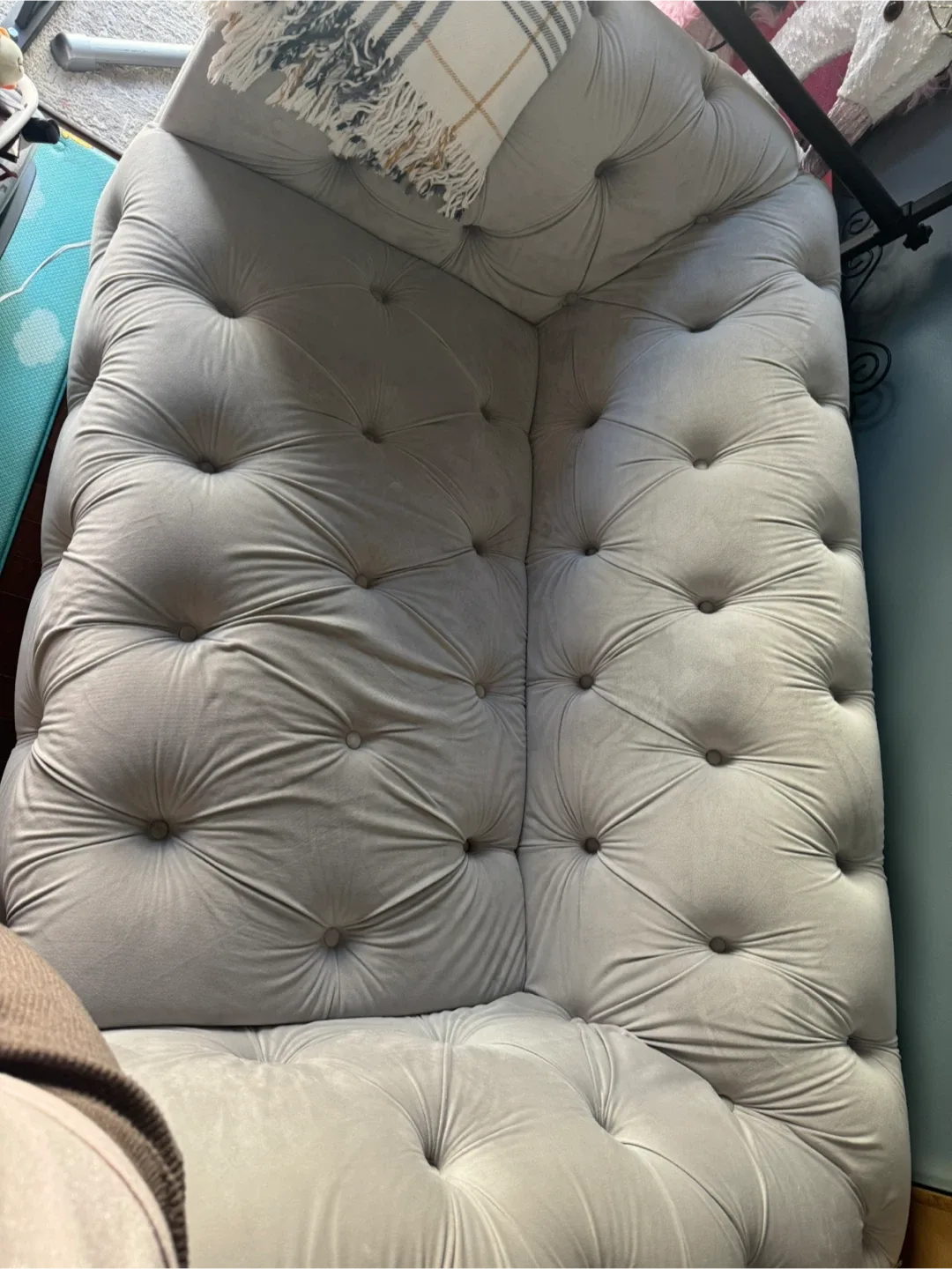 Grey Tufted Loveseat image indicator(2)