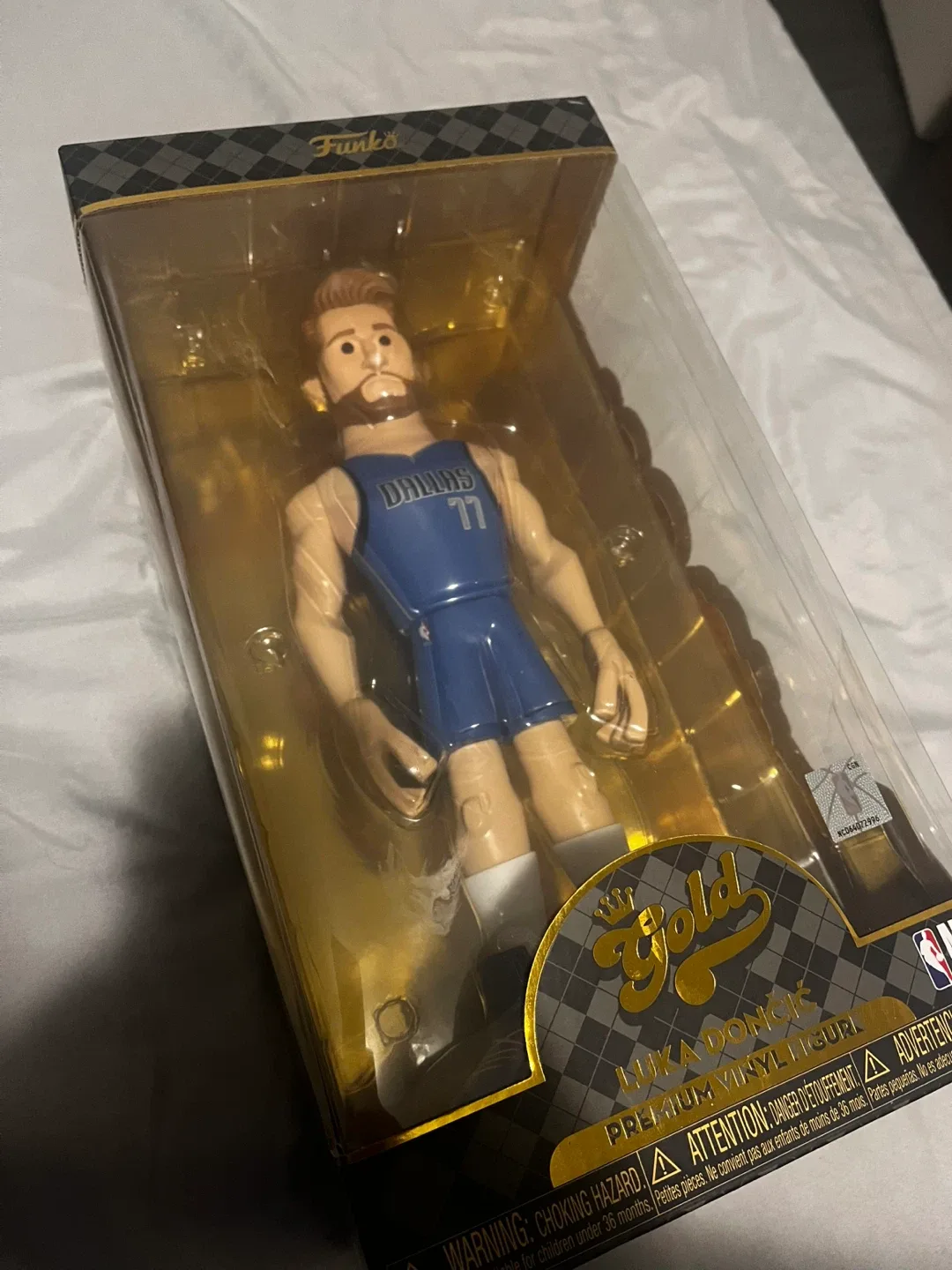 Funko Gold Luka Dončić Premium Vinyl Figure image indicator(2)