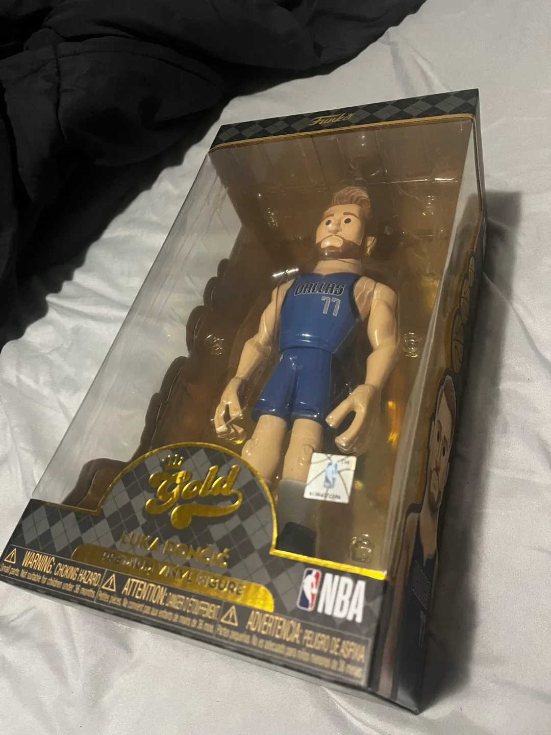 Funko Gold Luka Dončić Premium Vinyl Figure image indicator(3)