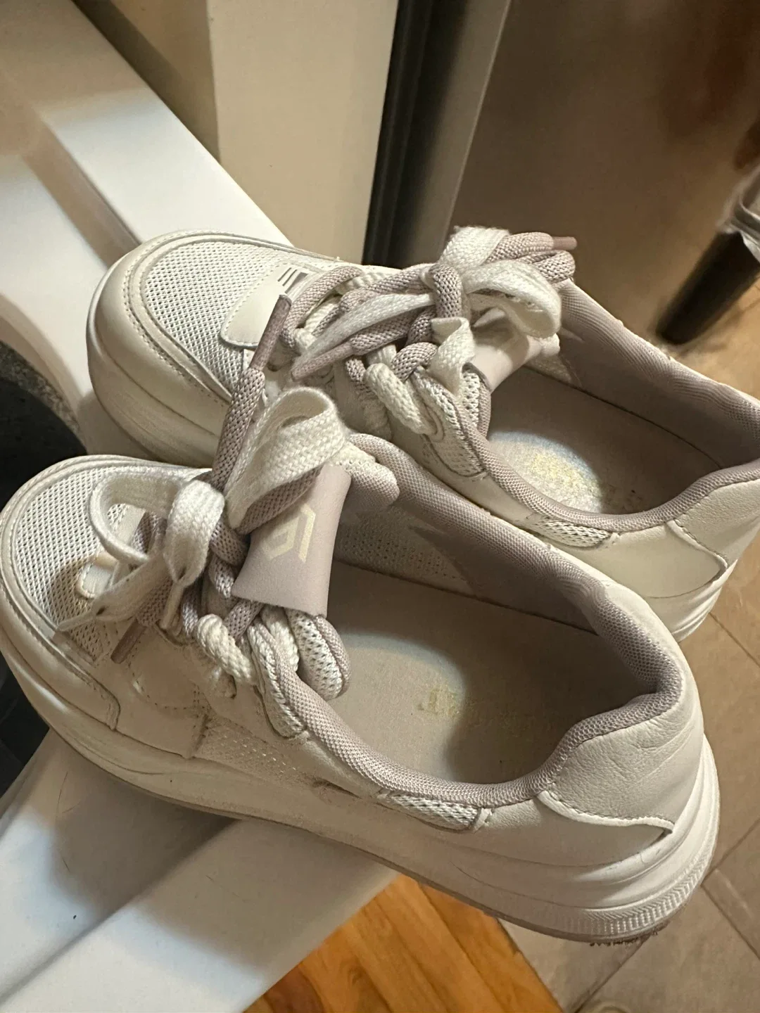 LA Hearts Women's Sneakers - Size 5 image indicator(2)