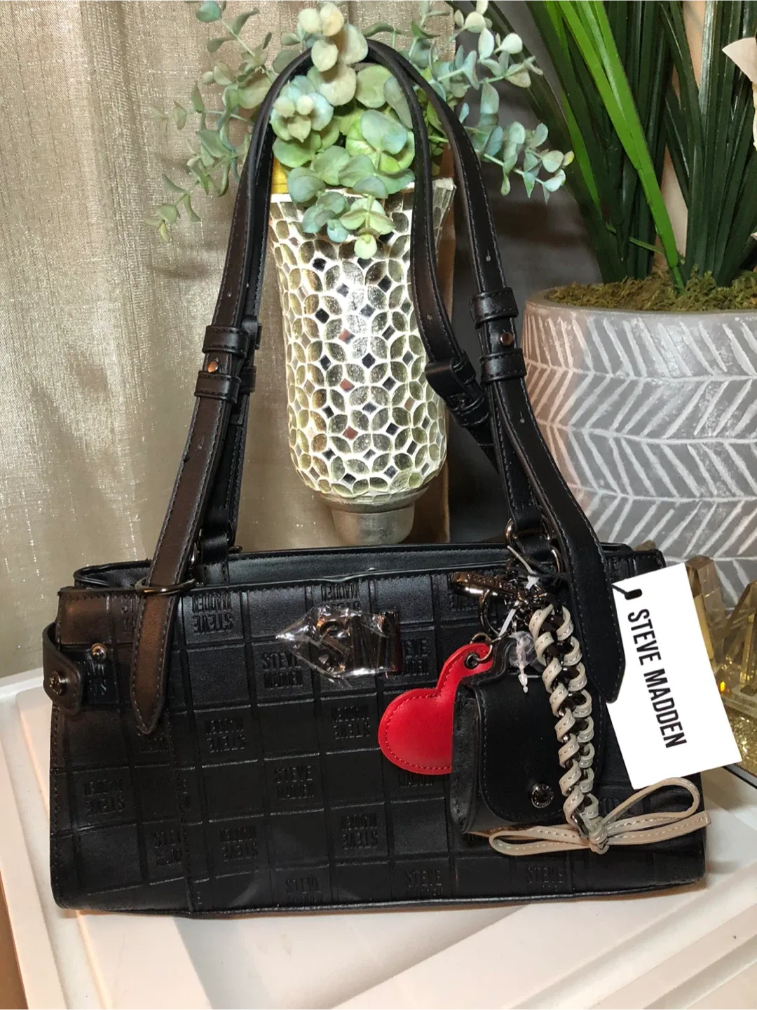 Steve Madden Bsista Black Shoulder Bag image indicator(6)