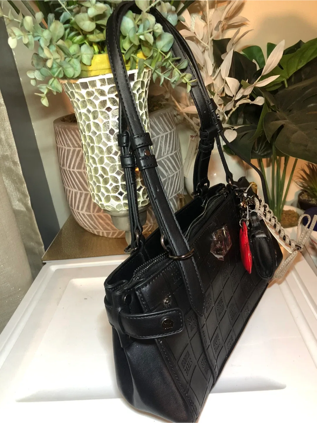Steve Madden Bsista Black Shoulder Bag image indicator(4)