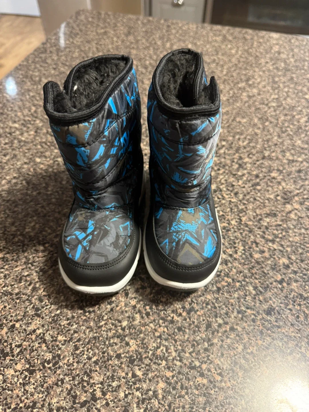 Kids snow boots thumbnail