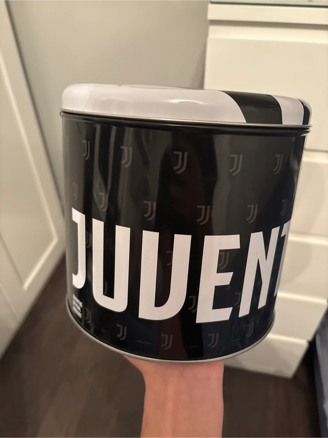 Juventus Official Product Tin Can - photo 2