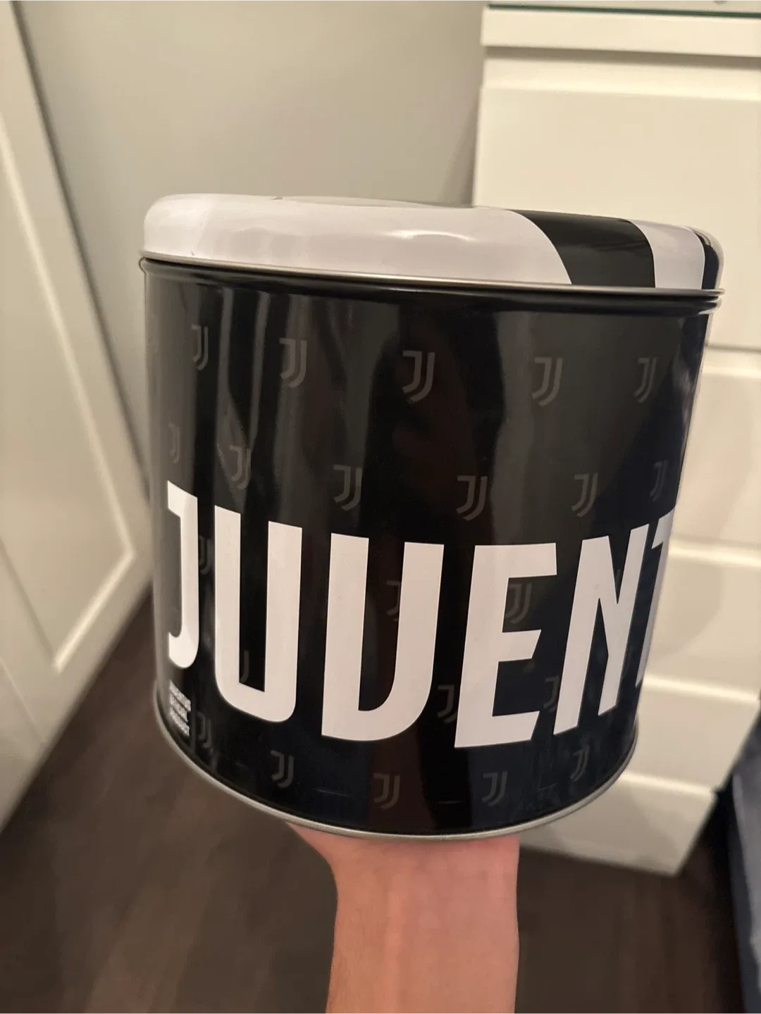 Juventus Official Product Tin Can image indicator(2)