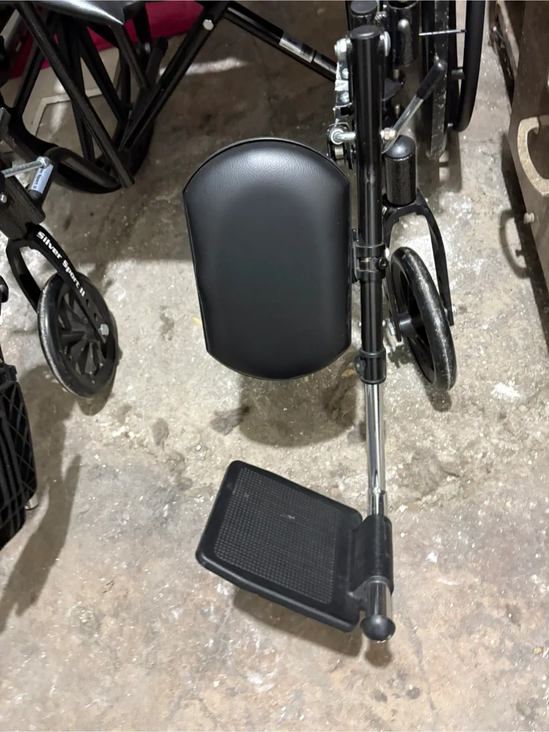 Silver Sport Wheelchair - Black image indicator(2)