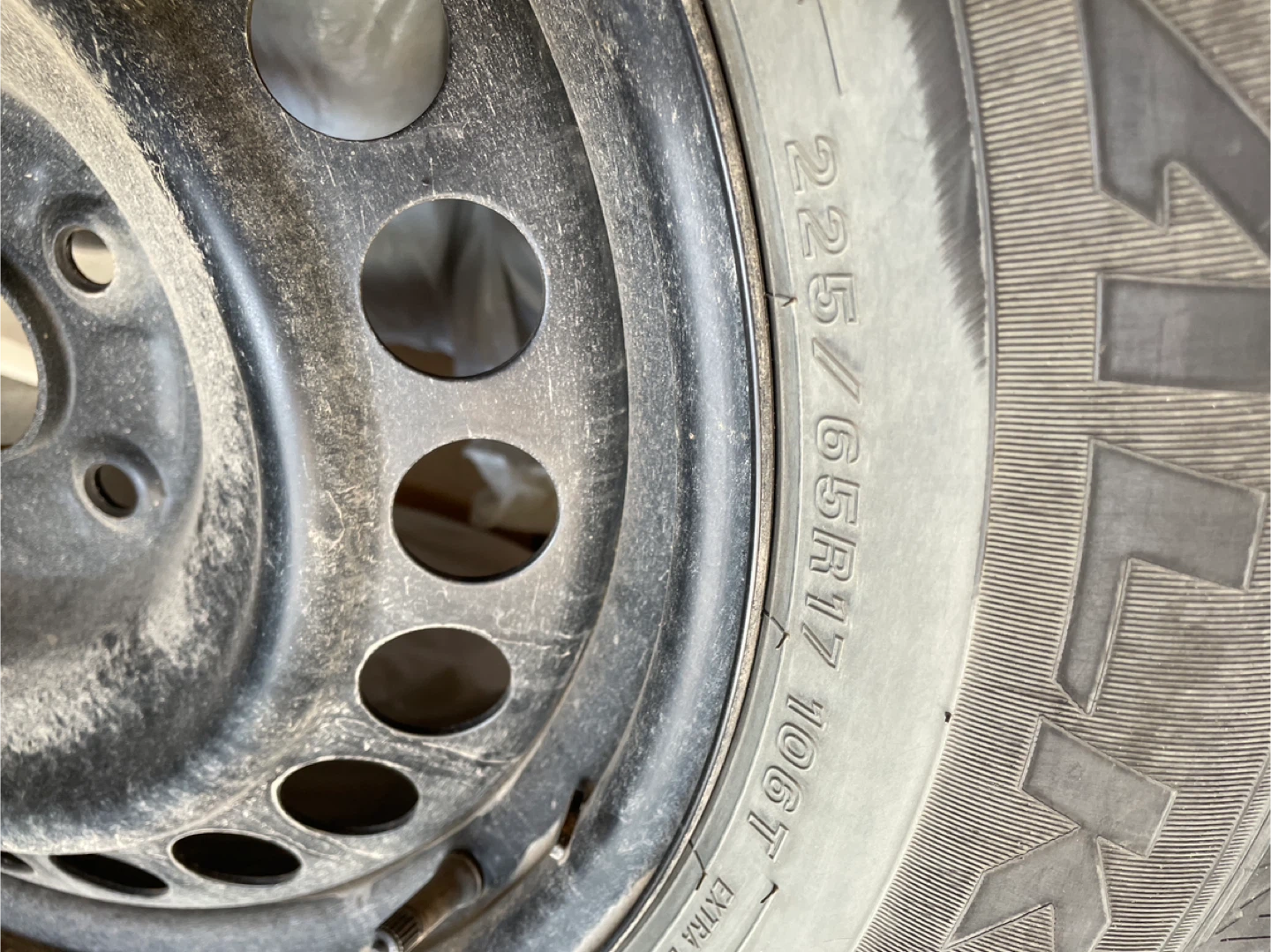 Winter Tires  225/65R17 on Rim - photo 4