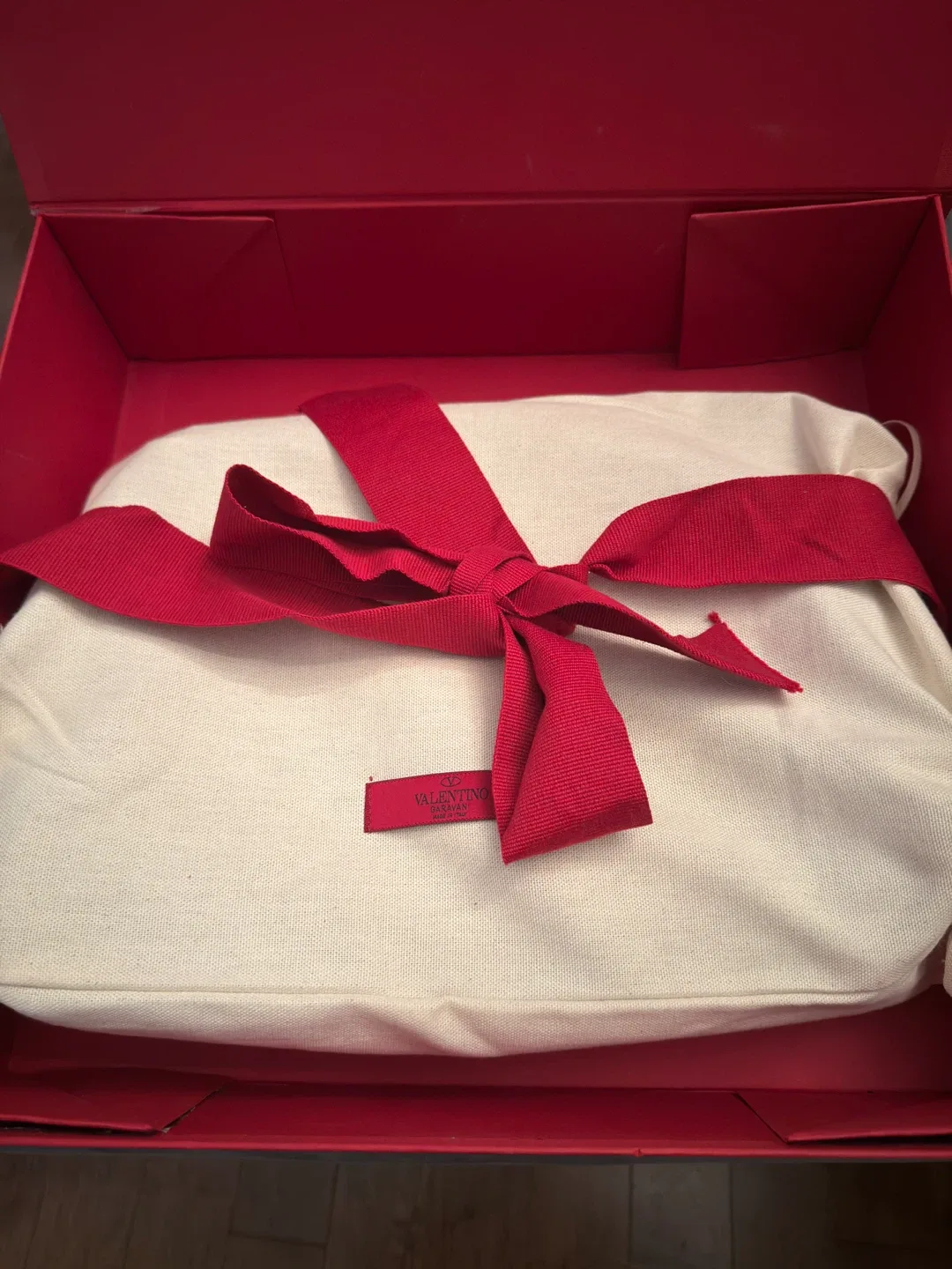 Valentino Garavani VLogo Signature Black Leather Shoulder Bag image indicator(2)