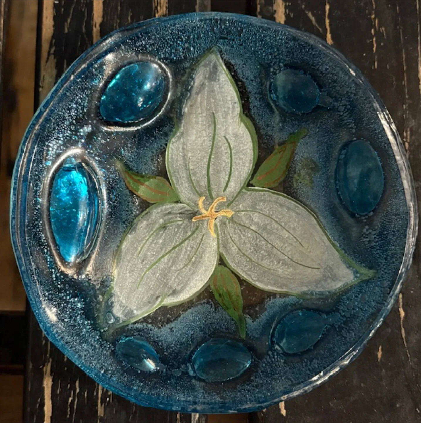 🥕Small Handcrafted Glass Dish with Trillium Design