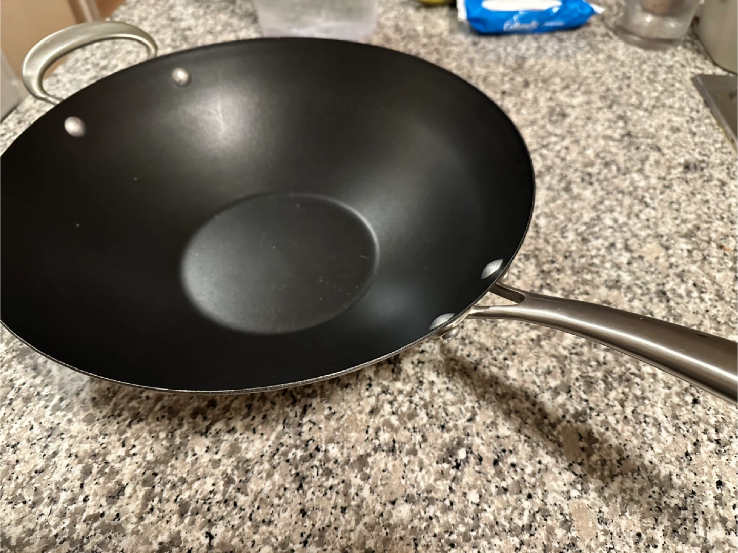 Nordic ware wok 14“