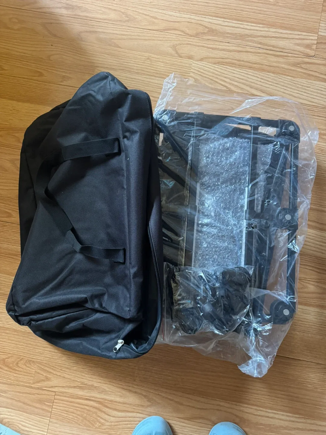 Katziela Rolling Pet Carrier - Dark Grey image indicator(4)