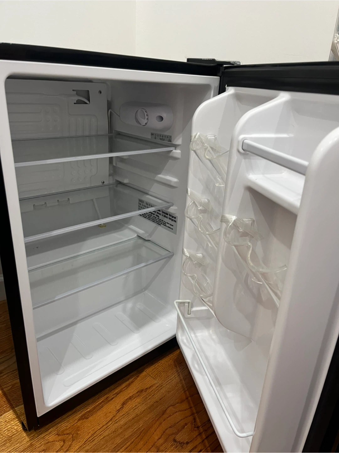 Insignia Mini Fridge - Black - photo 2