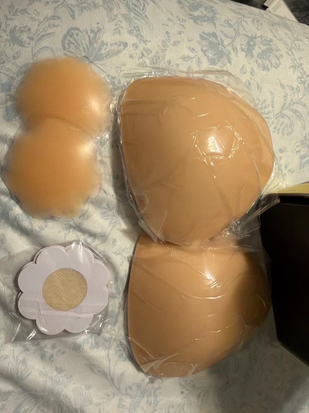 Sticky Bra Insert Set image indicator(2)