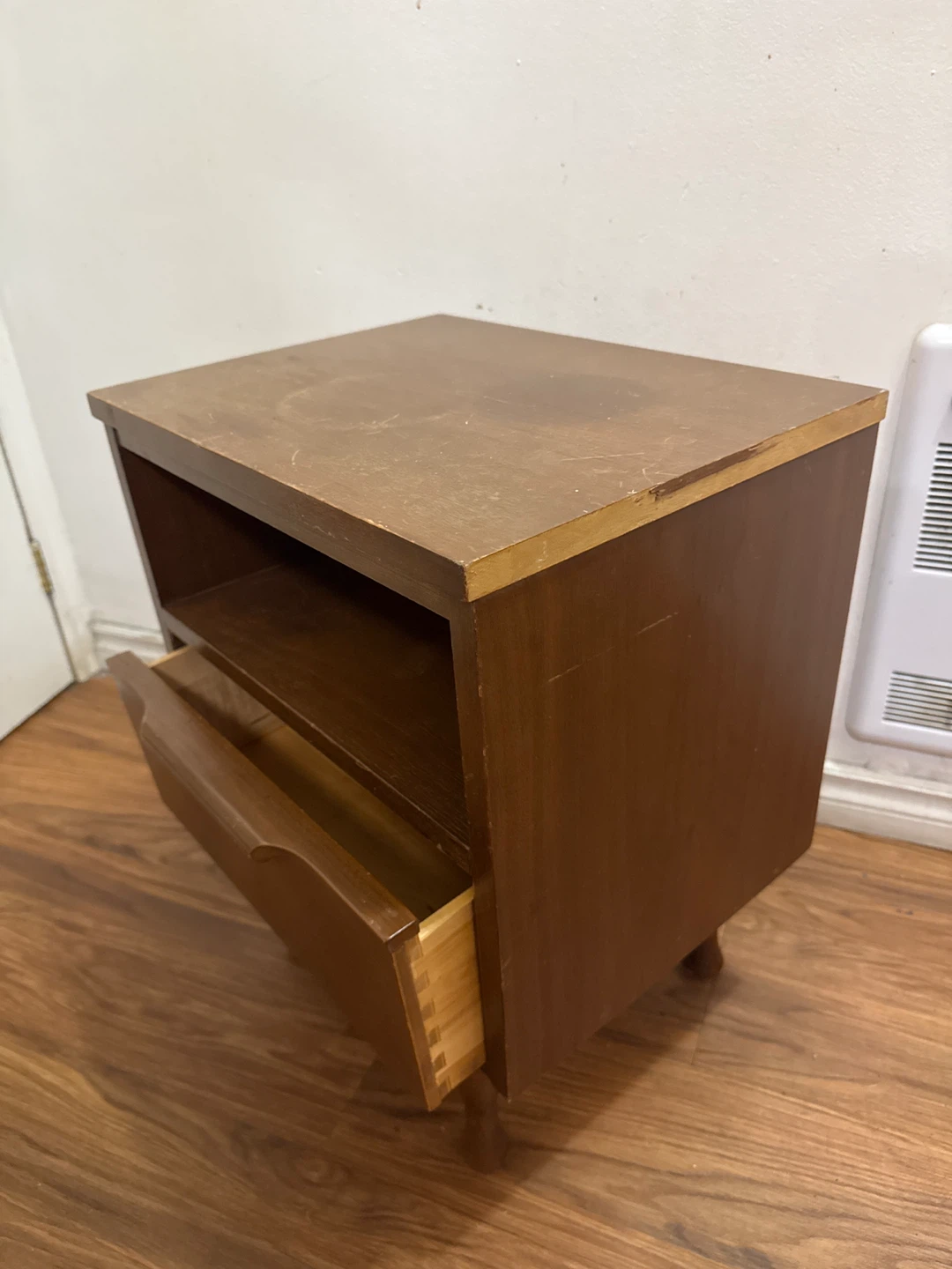 🥕 Brown Wood Nightstand with Drawer - photo 4
