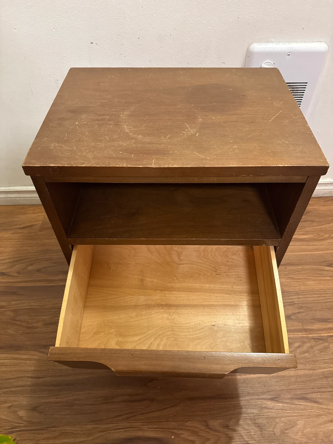 🥕 Brown Wood Nightstand with Drawer - photo 3