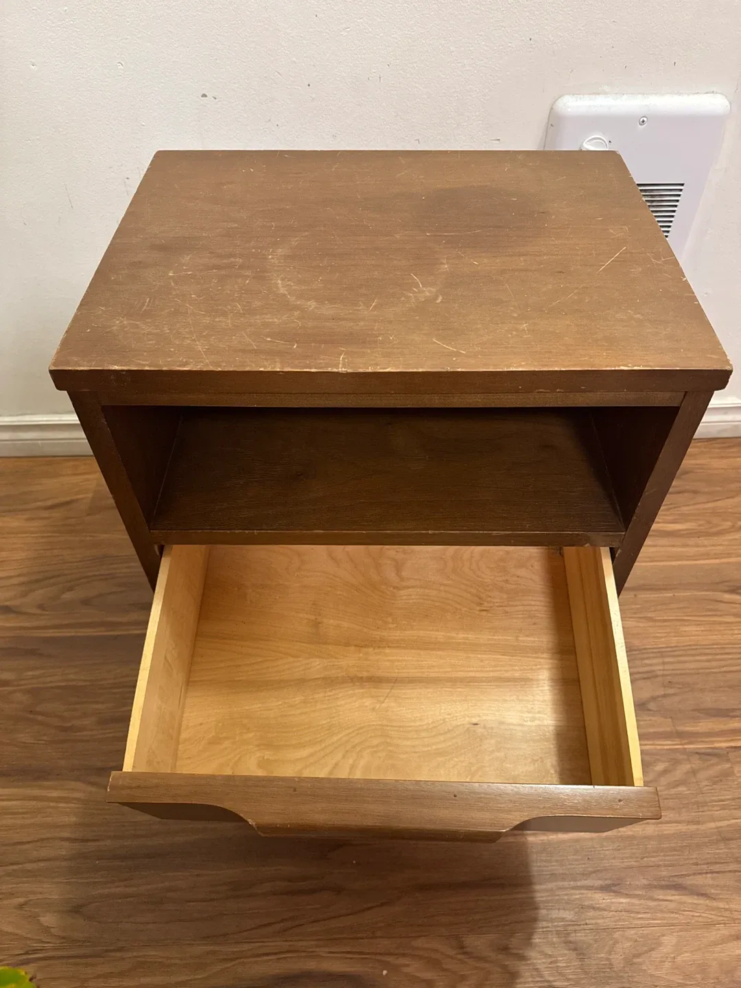 ��🥕 Brown Wood Nightstand with Drawer image indicator(3)