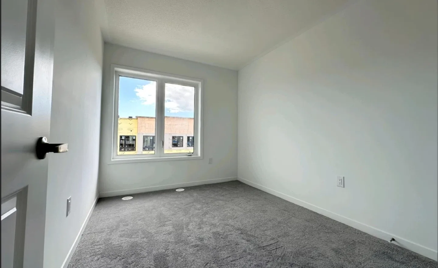 Room for rent image indicator(3)