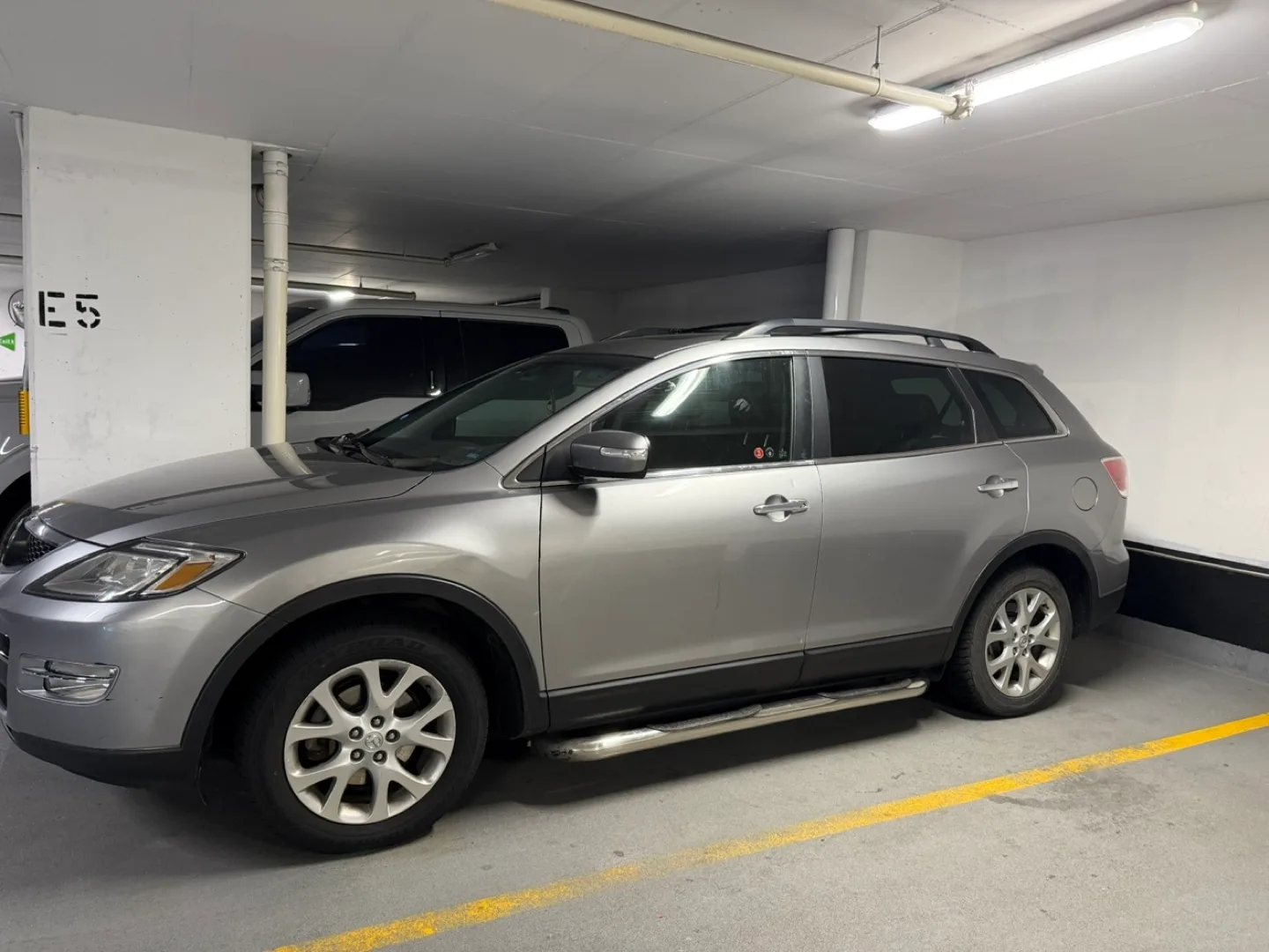 Mazda CX-9 SUV - Silver, 2009, perfect to drive.