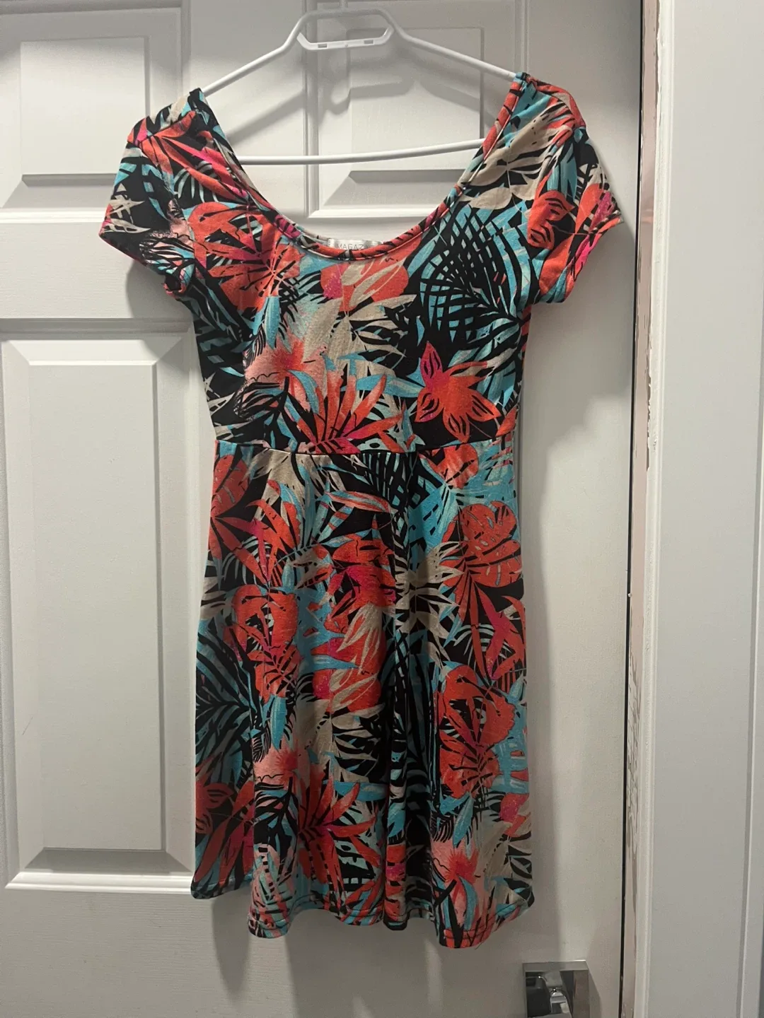 Floral Tropical Print Dress - Size Small image indicator(2)