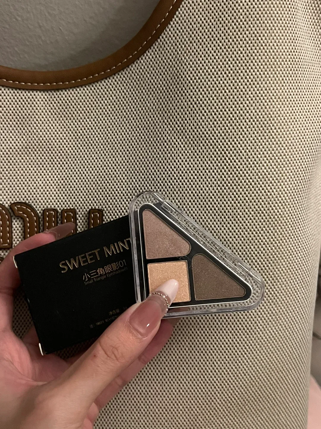 eye shadow pallete thumbnail