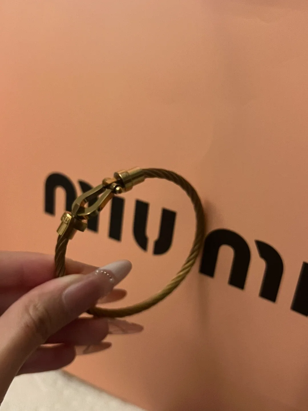 gold lock bracelet image indicator(2)