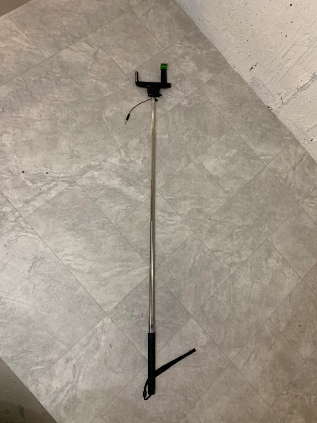 Extendable Selfie Stick - electronics image indicator(4)