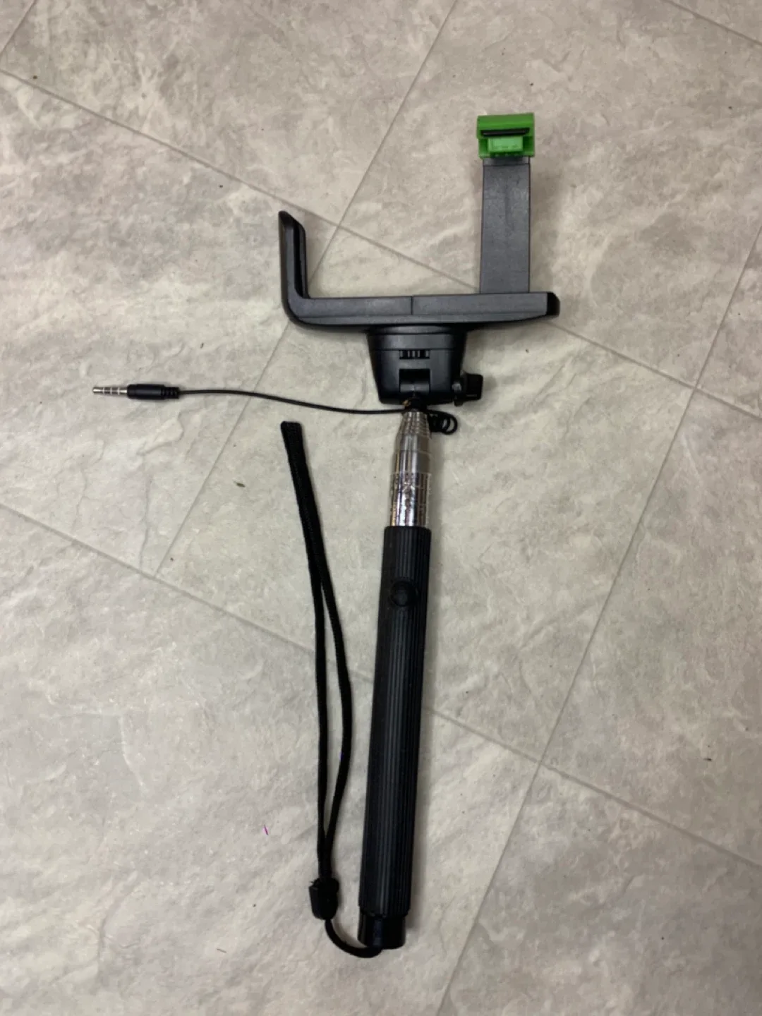 Extendable Selfie Stick - electronics image indicator(9)