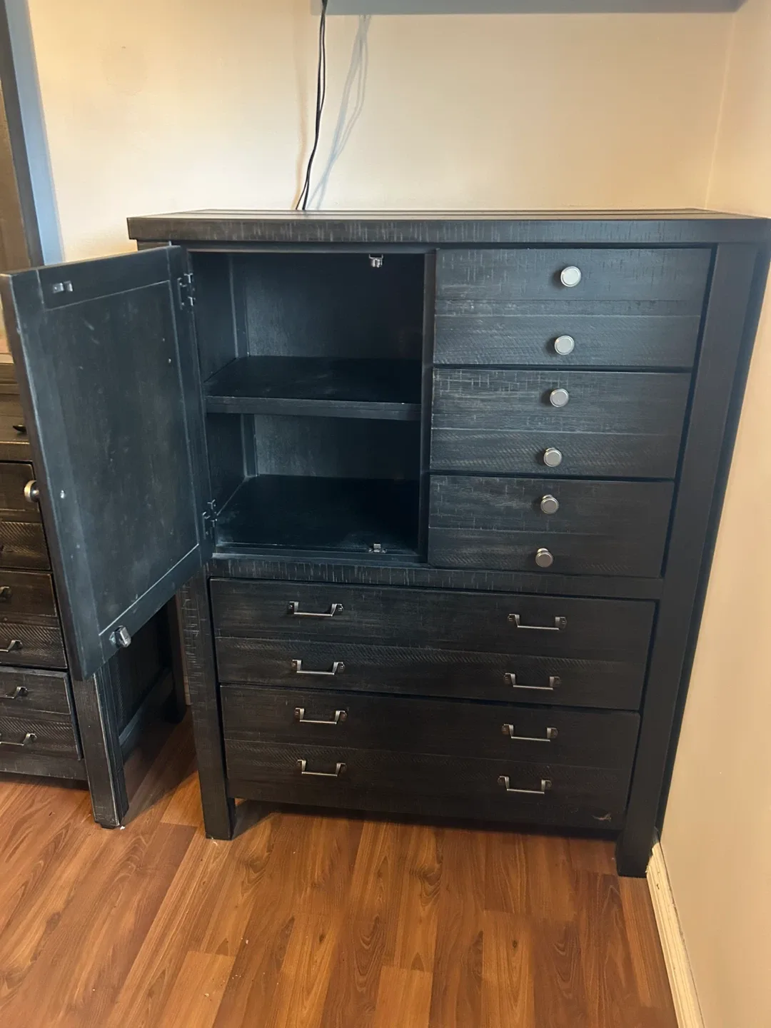 King Bedroom set - Ashley Furniture 🥕 image indicator(7)