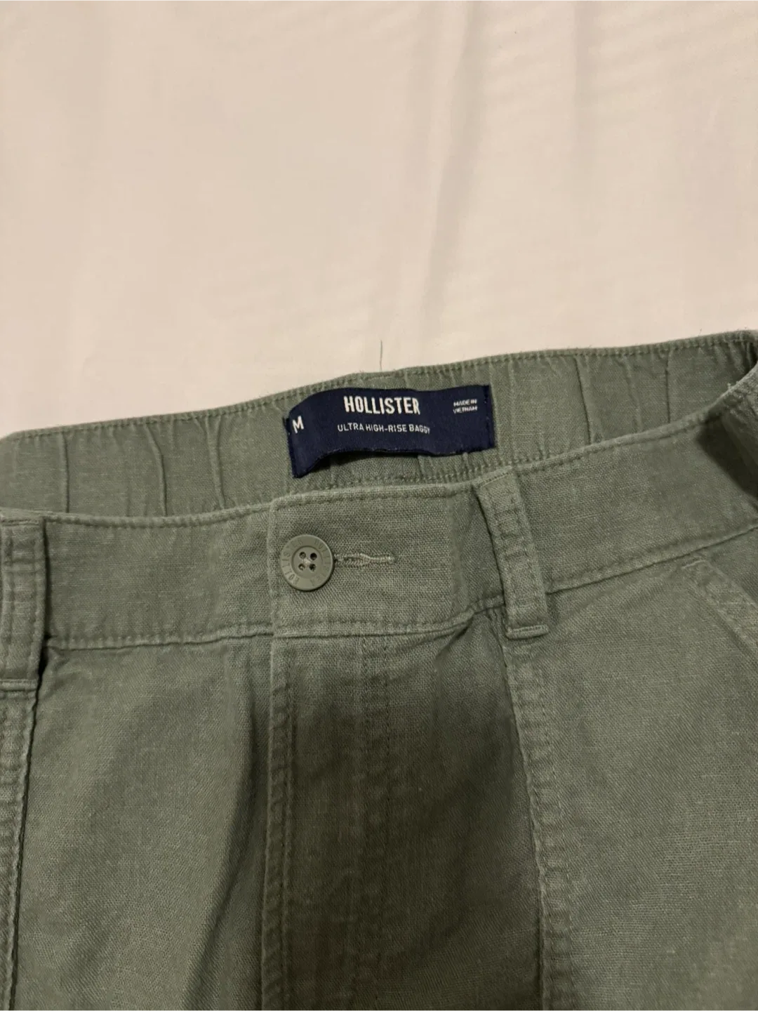 Hollister Ultra High-Rise Linen Cargo Pants - M image indicator(2)