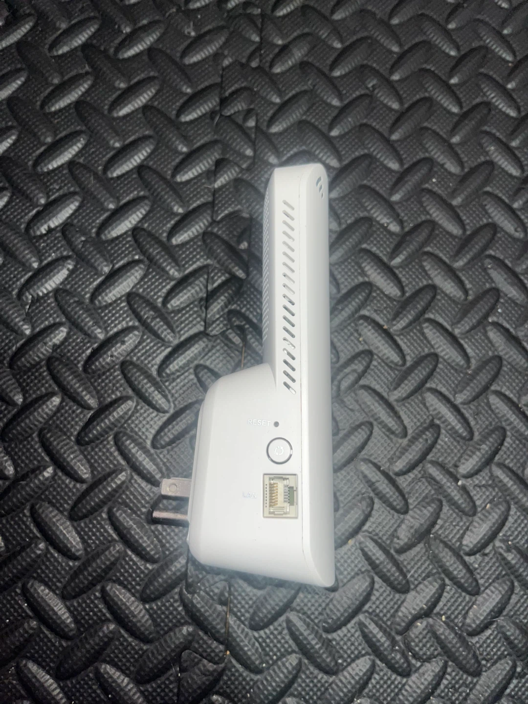 D-Link AX1800 Mesh WiFi 6 Range Extender - photo 4