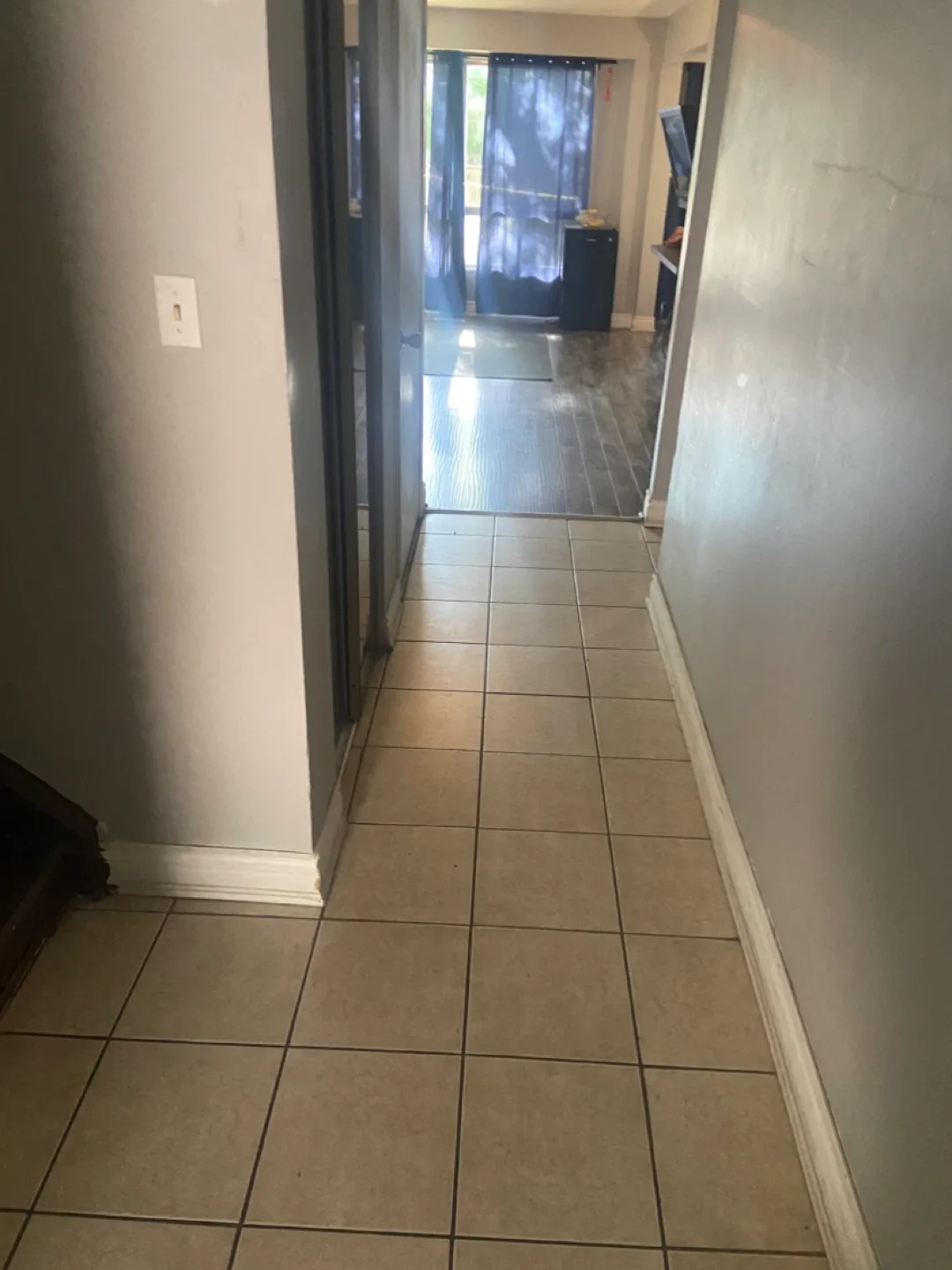 PRIVATE ROOM AVAILABLE image indicator(3)