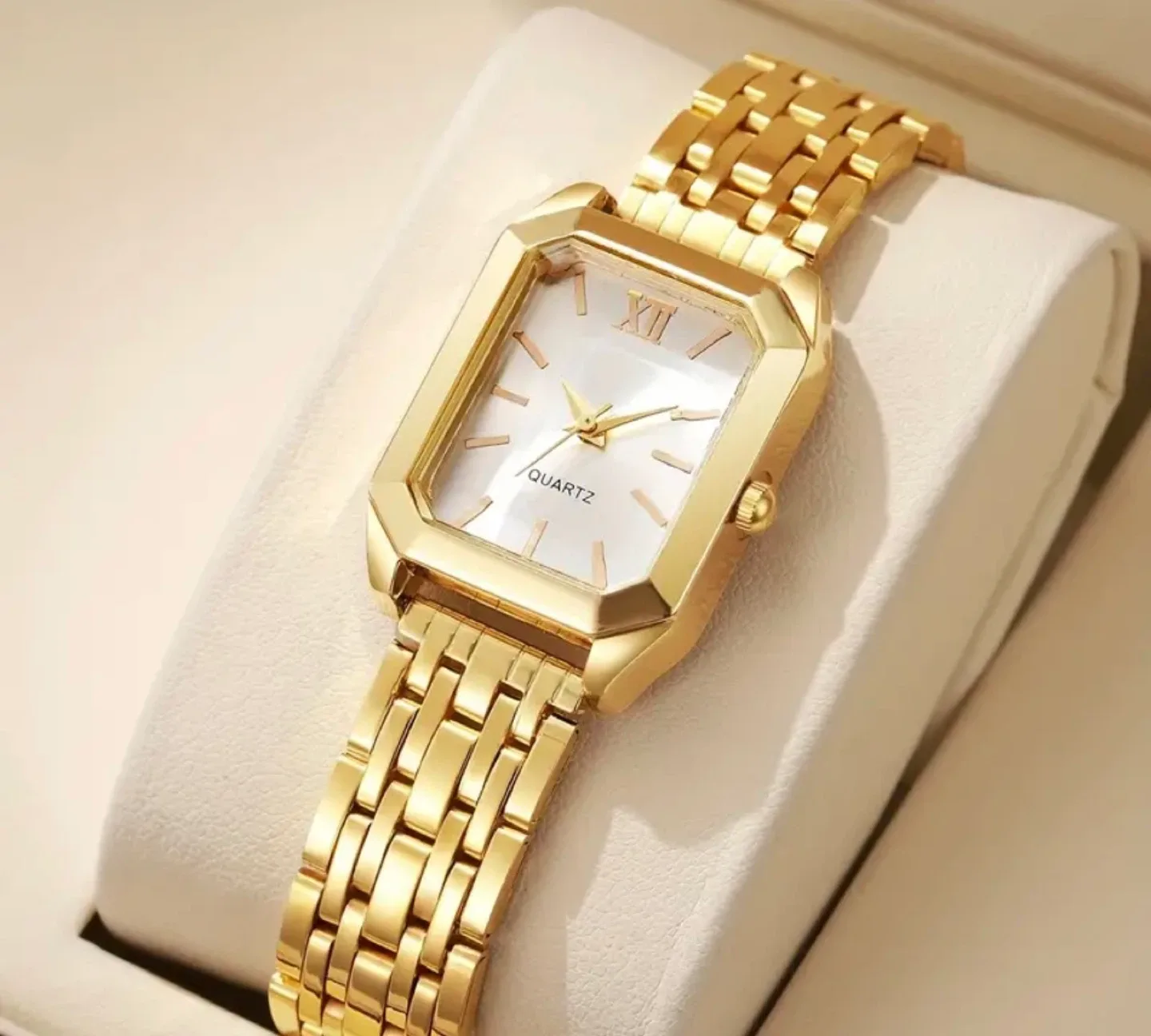 Gold Quartz Women's Watch image indicator(2)