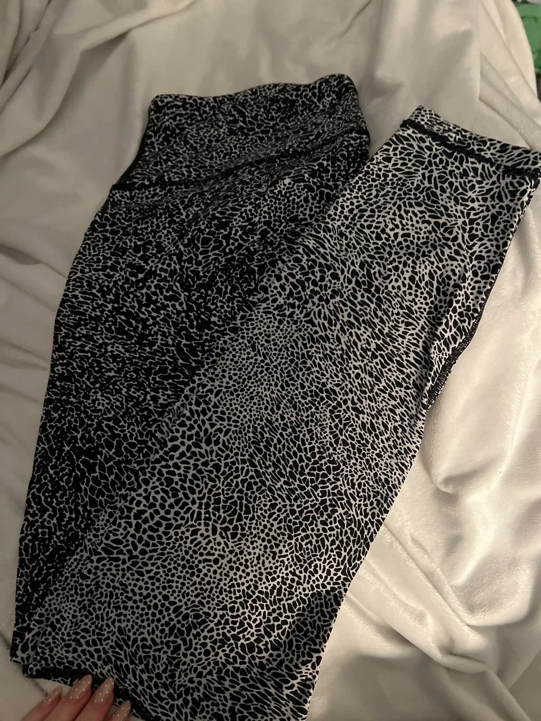 Lululemon Leggings Black/White Size S thumbnail