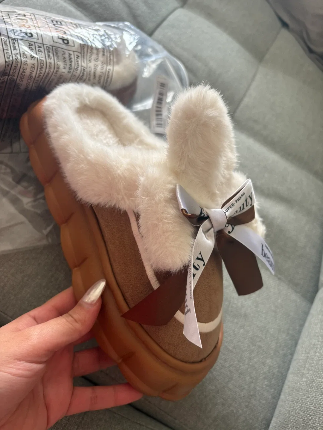 Fuzzy Brown & White Slippers with Bow - Size 7 image indicator(4)