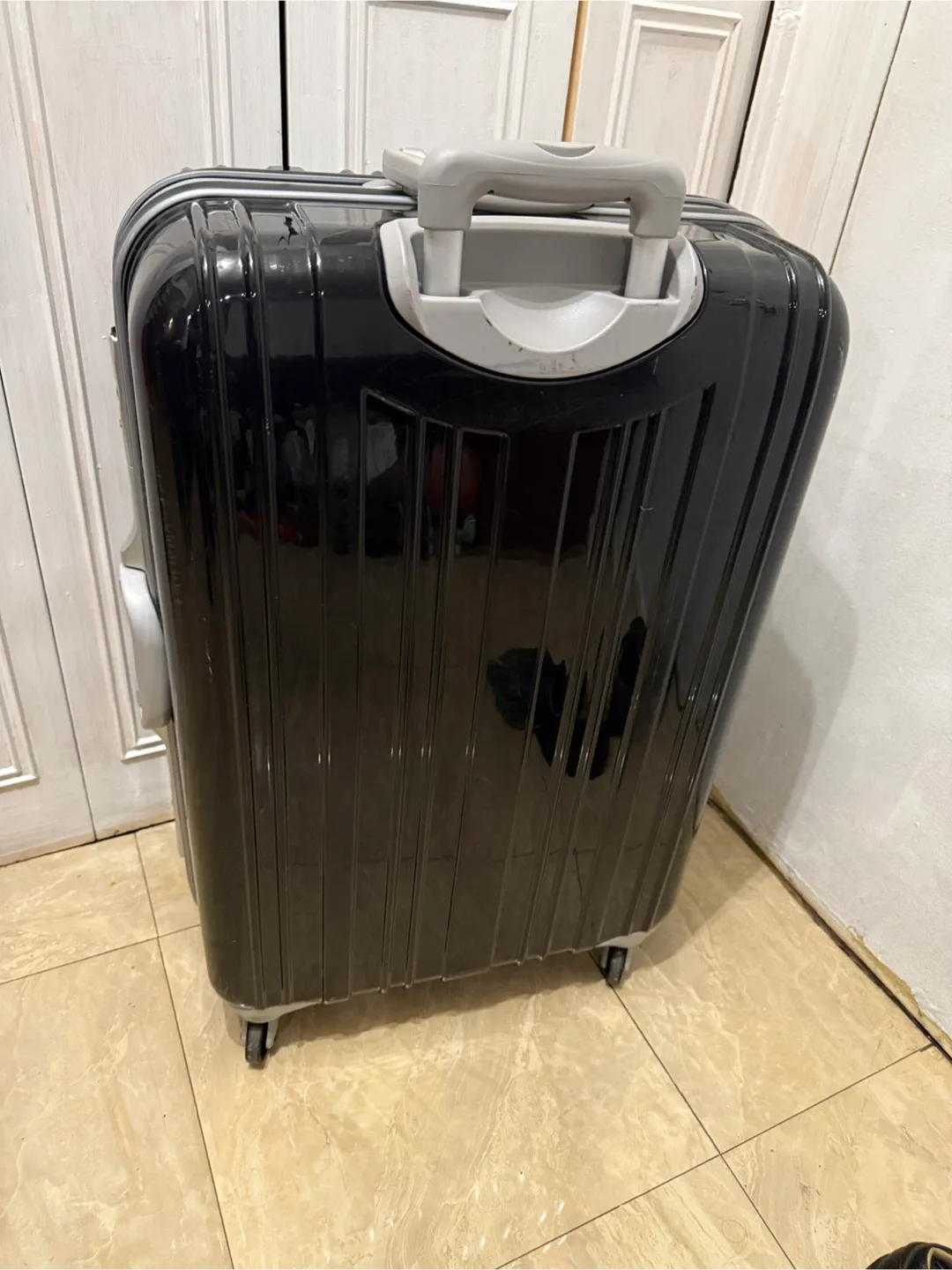 Black Rolling Suitcase image indicator(3)