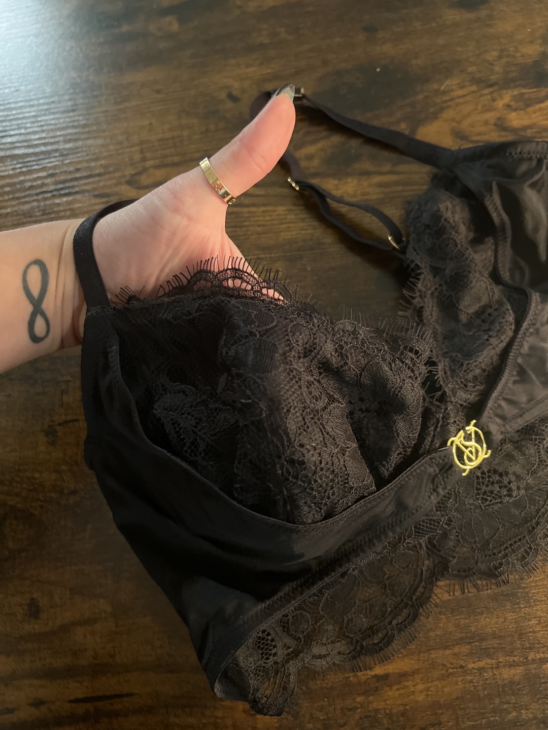 Victoria's Secret Black Lace Bra - Size Large - photo 4