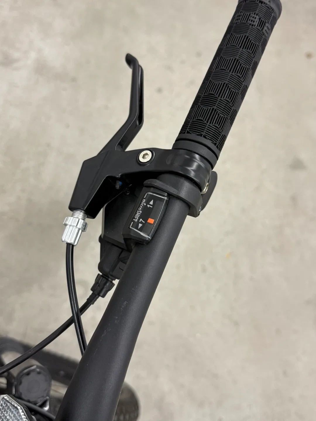 Mongoose Ardor Mountain Bike, 27.5" Wheels, 7 Speeds, image indicator(6)