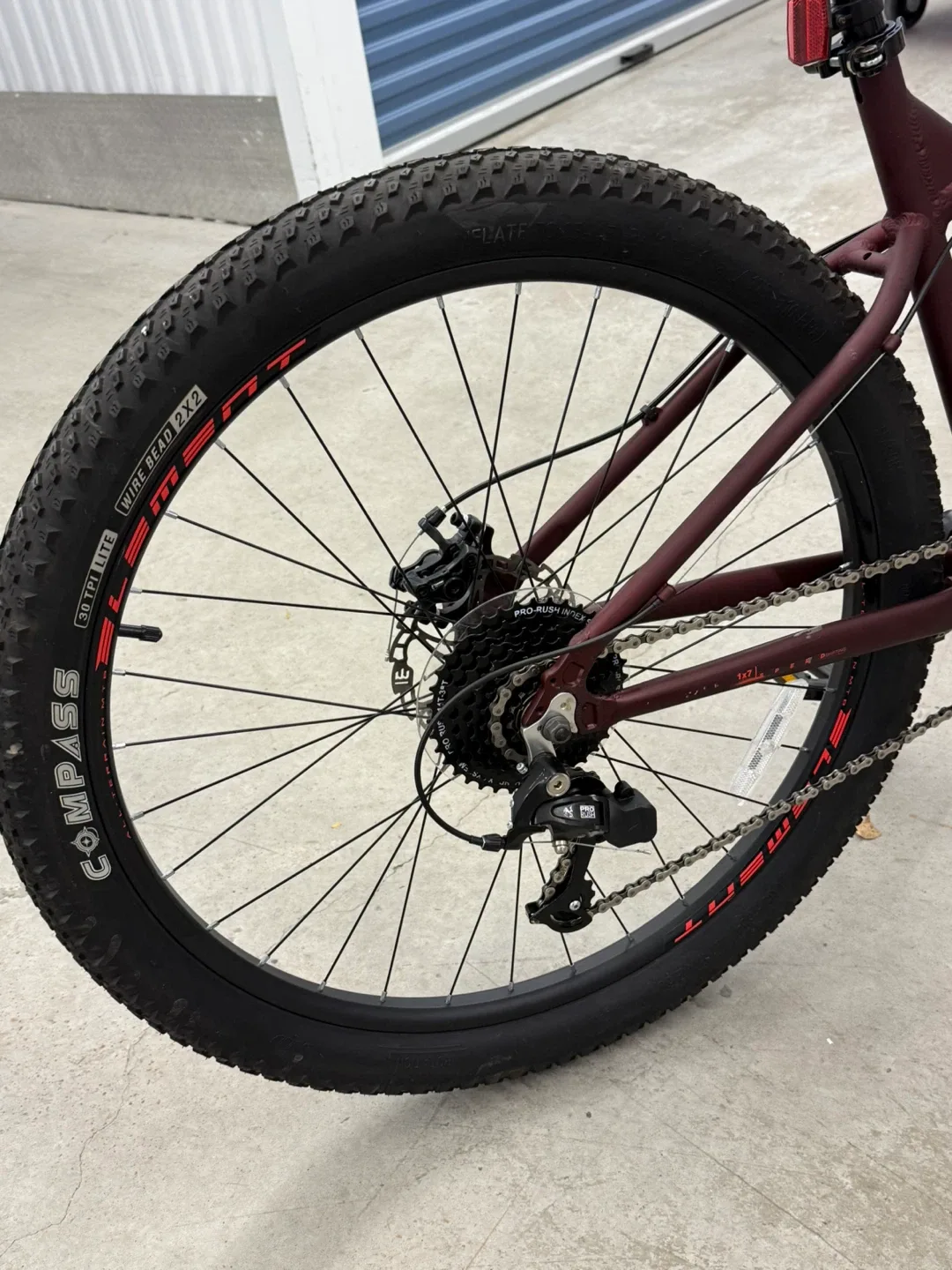 Mongoose Ardor Mountain Bike, 27.5" Wheels, 7 Speeds, image indicator(2)