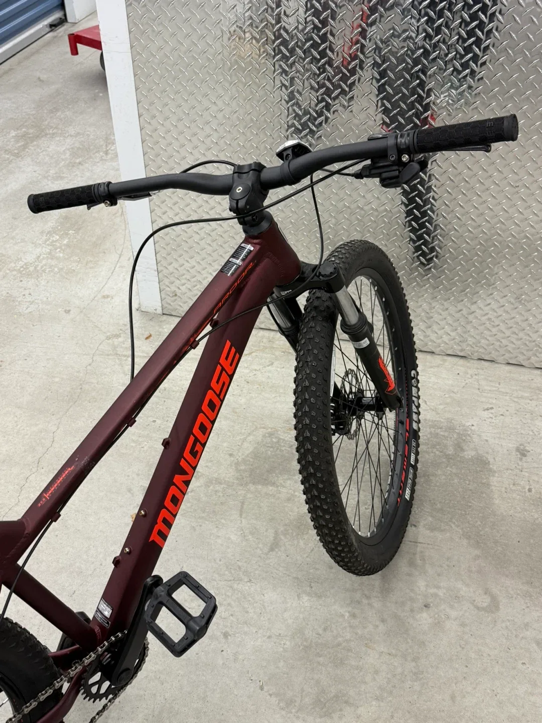 Mongoose Ardor Mountain Bike, 27.5" Wheels, 7 Speeds, image indicator(4)